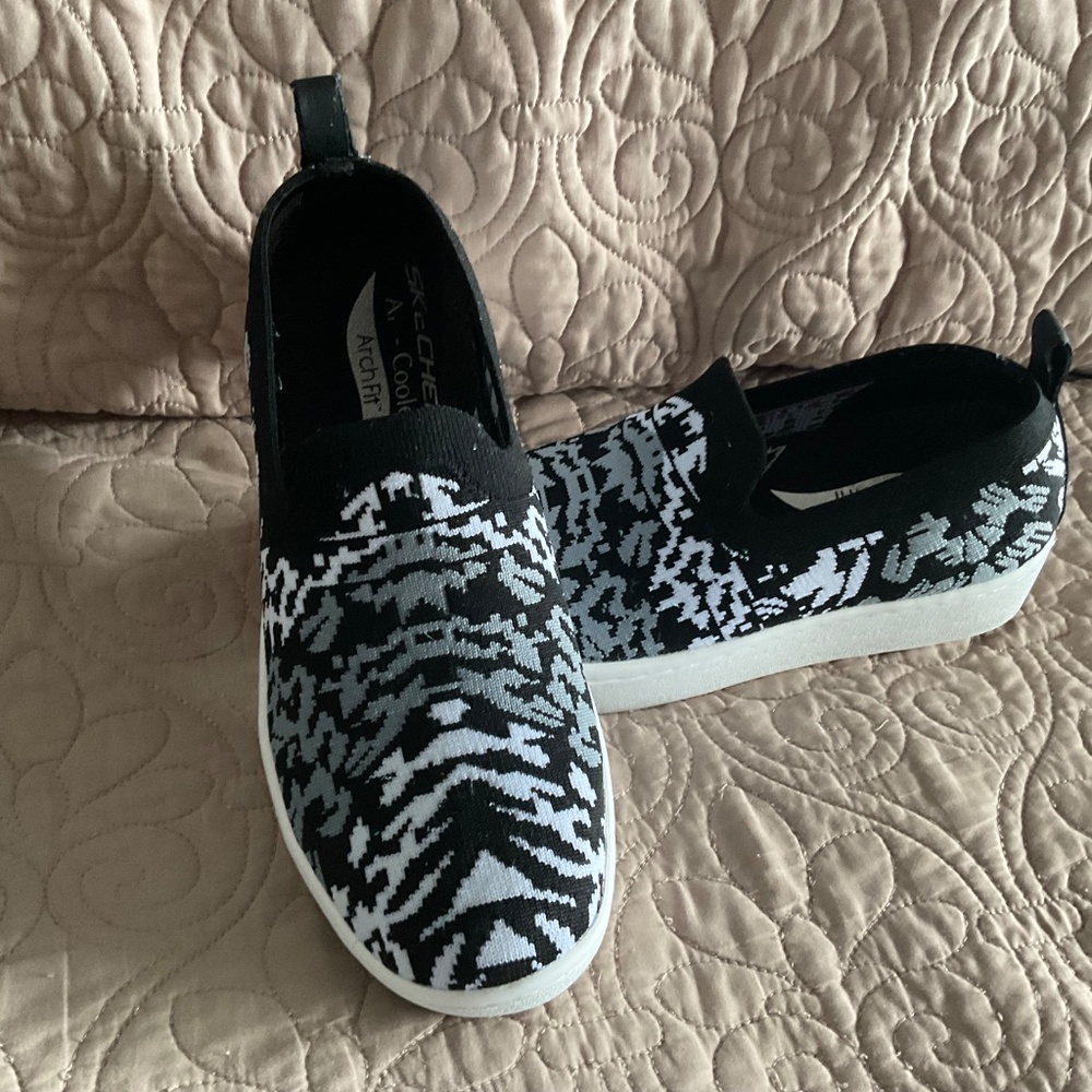 Skechers Air-Cooled Arch Fit 158273 Slip On Shoes Womens Size 7.5M - Picture 2 of 5